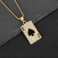Collier Pendentif As de Pique Hip Hop Bar Rap Poker 2026 pour Hommes, Bijou Tendance en Acier Inoxydable Plaqué Or 18K Étanche