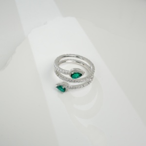 Bague délicate en argent 925 avec émeraude créée en laboratoire - Product Image 2