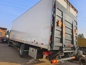 AUMAN Heavy Duty 8x4 25Ton 30Ton <b>Refrigerator</b> <b>Truck</b> Freezer Box <b>Truck</b> for Meat and Fish Transport - Product Image 6