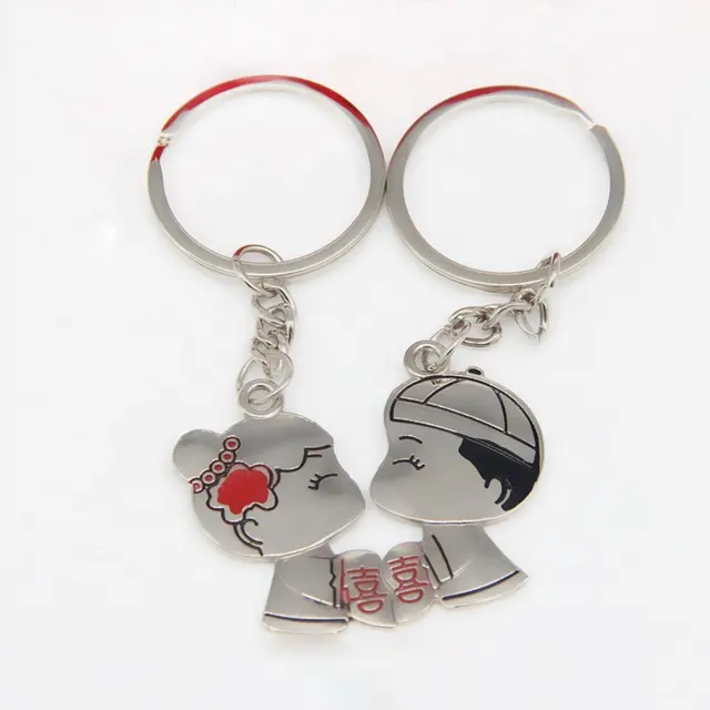 Fashion custom love chinese wedding gift kissing couple keychains for sale