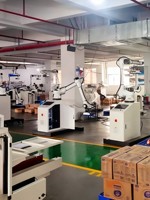 Bras robotique collaboratif industriel pour la palettisation, empilage de cartons de lait, de boissons et d'emballages électroniques, palettisation automatisée