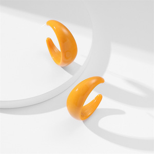 2023 fabricante al por mayor joyería de moda pendientes en forma de C par de acrílico colorido pendientes de plástico en blanco para mujer - Product Image 3