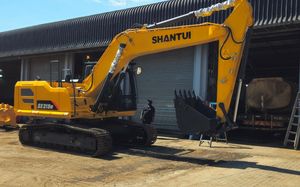 Excavadora de cadenas hidráulica SHANTUI SE215-9W3 de 21 toneladas con motor Weichai, controlada por PLC, bomba de motor de alta eficiencia y caja de cambios. - Product Image 4