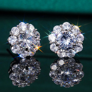 Orecchini a Perno con Cristalli a Forma di Fiore per Donne, Eleganti e Delicati Accessori Floreali alla Moda per Uso Quotidiano - Product Image 1
