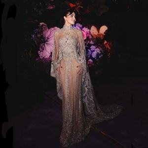 Robe de soirée de luxe Serene <span class=keywords><strong>Hill</strong></span> LA73534, lourdement ornée de perles, avec cape, coupe sirène, col montant, pour célébrités, collection 2026 - Product Image 2