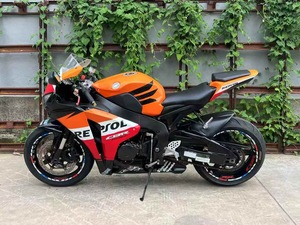 <span class=keywords><strong>Moto</strong></span> à essence d'occasion Honda <span class=keywords><strong>CBR1000RR</strong></span> - 4 cylindres, refroidie par eau, 1000 cm³ - Motos sportives d'occasion à essence - Product Image 4