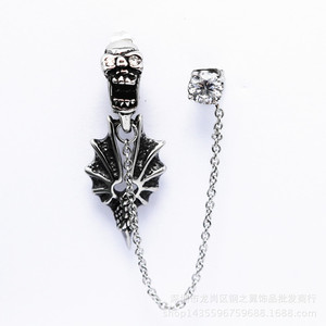 Yunnique – boucles d'oreilles punk rock en acier titane, design crâne à pointes, bijoux de fête noir et blanc - Product Image 4