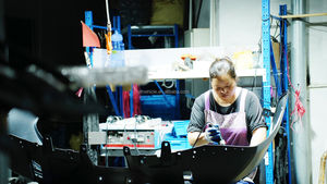 Grille centrale de pare-chocs avant noire brillante de haute qualité à bas <span class=keywords><strong>prix</strong></span> pour <span class=keywords><strong>Jaguar</strong></span> <span class=keywords><strong>XE</strong></span> 2017-2020 OEM T4N5870 en stock - Product Image 6