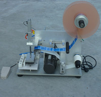 Machine d'étiquetage de table semi-automatique pour boîtes carrées, bocaux et bouteilles