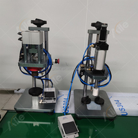 Machine de capsulage de table pneumatique semi-automatique personnalisée pour flacons de parfum et de cologne avec pompe et emballage en bois