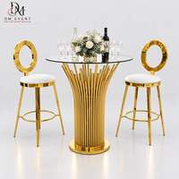 Table de cocktail en acier inoxydable DM EVENT avec cadre doré et plateau en verre trempé pour événements hôteliers