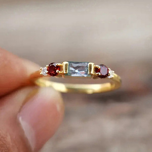 Anello con Design Floreale Geometrico, Stile Minimalista per Donne - Product Image 5