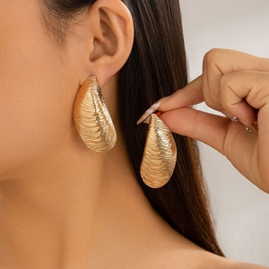Pendientes de Moda Personalizados, Hechos a Medida, con Forma de Corazón, Fruta, Flor, Escultóricos, Geométricos Exagerados, para Mujer, de Acero Inoxidable 14K - Product Image 5