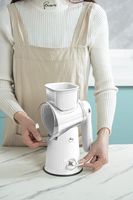 Handmatige roterende groenterasp met 3 messen, grote invoergoot, antislip zuignap, handkruk snijder, rasp, rolmes