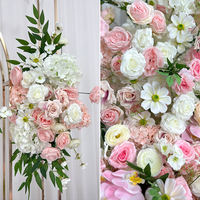Bunga Sutra Buatan Termasuk Mawar Putih, Mawar Merah Muda, Hydrangea, Aster, dan Tanaman Hijau yang Disusun Sebagai Latar Belakang Dekoratif