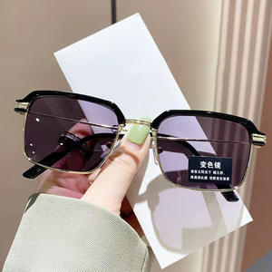 <span class=keywords><strong>Lunettes</strong></span> <span class=keywords><strong>de</strong></span> <span class=keywords><strong>soleil</strong></span> photochromiques grises auto-teintées pour hommes et femmes, avec fonction anti-lumière bleue, prix d'usine - Product Image 3
