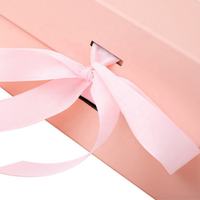 Boîte cadeau pliable réutilisable personnalisée et colorée rose avec couvercle pour vêtements, emballage de luxe avec ruban magnétique