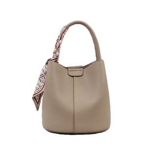 Mifaktory Women's Soft PU <b>Large</b> Capacity Bucket Handbag Fashion Silk <b>Scarf</b> Decor Shoulder Crossbody Bag Zipper Closure Polyester - Product Image 5