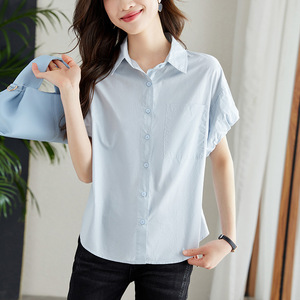<span class=keywords><strong>Camicia</strong></span> in Cotone Azzurro Chiaro da <span class=keywords><strong>Donna</strong></span> a Maniche Corte, Nuova Collezione Estate 2026, Top con Maniche a Sbuffo, Design in Puro Cotone - Product Image 6
