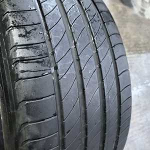 Pneus Radiaux Pleins Runflat 225/50R17 de Haute Qualité, Pneus d'Origine d'Occasion, Pneus Toutes Saisons pour Voitures Particulières - Product Image 6