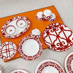 Juego de Vajilla de Porcelana China Roja de Alta Calidad Europea y Plato de Porcelana - Product Image 2