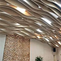 Revestimiento de Techo de Aluminio Curvo en Forma de U Personalizado, Tubo Cuadrado Metálico para Decoración de Interiores