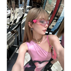 GT8217 Pink Ciclismo Gafas de sol Mujeres Trendy Candy Colored Y2K Heart-Shaped Flower Pink Gafas de Sol para fotografía callejera - Product Image 1