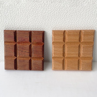 Sous-verres carrés en bois massif au design moderne et respectueux de l'environnement, et coussinets isolants thermiques de 10 mm d'épaisseur pour hôtels et maisons