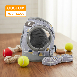 Coleira Ajustável de Luxo para Cães e Gatos com Design Personalizado e Logotipo para Animais Pequenos em Material Poliéster - Product Image 1