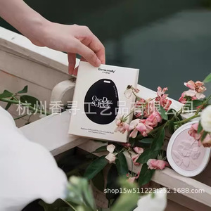 แผ่นหอมอโรม่ารูปวงรีกลิ่นกุหลาบ ยี่ห้อ Emma Molly ชิ้นเดียว ใช้ปรับอากาศ ของขวัญแต่งงาน - Product Image 4
