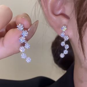 Boucles d'oreilles en or blanc avec diamants ronds taille brillant, couleur D, certifiées GIA, bijoux de luxe pour mariage, pour femme - Product Image 3