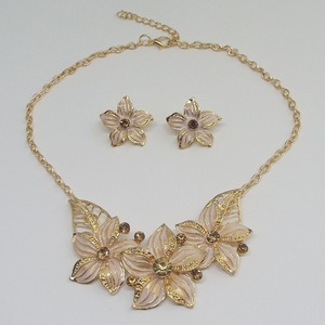 Offerta Speciale: Set di Gioielli Boho <span class=keywords><strong>XOXO</strong></span> Placcati Oro, Orecchini a Cerchio e Collana con Fiori per Matrimonio, Fidanzamento e Anniversario - Product Image 2