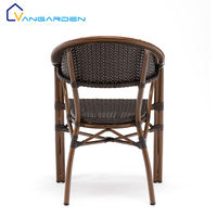 Chaises de balcon empilables en rotin naturel durable, avec structure en aluminium imperméable, pour l'aménagement extérieur des hôtels et jardins.