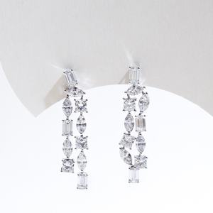 Boucles d'oreilles tendance MSE-844 en or blanc 18 carats avec diamants de laboratoire - Product Image 1