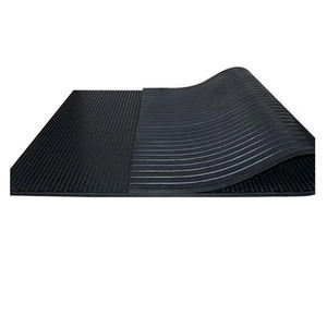 Tapis pour équidés et bétail Revêtement de sol en caoutchouc Surfaces parfaites - Product Image 1