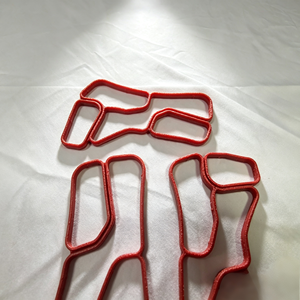 Joints d'étanchéité de précision pour moteur en matériau FKW rouge moulé sur mesure avec languettes de positionnement, coupés sur mesure, fournis directement par l'usine du Guangdong - Product Image 6