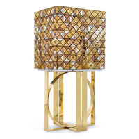 Meuble de rangement multifonctionnel au design exclusif, base en laiton poli, intérieur matelassé en losanges, pour salon, maison, villa, hôtel