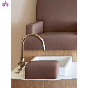Offre Spéciale de luxe touffeté <span class=keywords><strong>en</strong></span> cuir pied <span class=keywords><strong>Spa</strong></span> pédicure chaise banc Base <span class=keywords><strong>en</strong></span> <span class=keywords><strong>bois</strong></span> Double station de pédicure <span class=keywords><strong>à</strong></span> <span class=keywords><strong>vendre</strong></span> - Product Image 4
