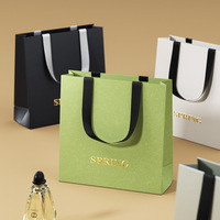 Sacs de Courses en Papier Personnalisés en Gros, Emballage Cadeau de Luxe en Papier Imprimé avec Logo et Poignée
