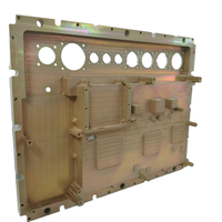 Panneau de dissipateur thermique en aluminium usiné CNC sur mesure ISO9001, panneau frontal de contrôleur anodisé blanc avec découpes pour connecteurs