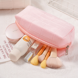 Tas Kosmetik Beludru Lembut HANFEIZI, Tas Makeup Genggam, Tas Zipper untuk Wanita - Product Image 4