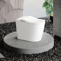 WC intelligent monobloc allongé en céramique avec pompe intégrée, siège chauffant, double chasse, bouclier anti-éclaboussures, télécommande et désodorisation automatique