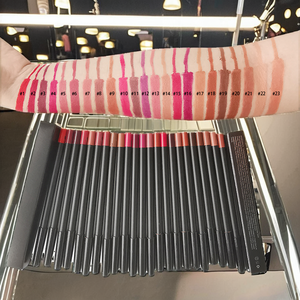 Crayon à lèvres brun doux longue tenue, vegan, minéral, avec logo personnalisé, marque privée, 23 couleurs crémeuses - Product Image 2