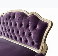Canapé Chesterfield classique de style français à trois places en forme de L avec revêtement en velours violet, rembourrage en éponge, bois sculpté, canapé vintage