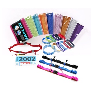 Set de Regalo Promocional 5 en 1 para Maratón Deportivo: Pulsera de Silicona, Toalla Refrescante y Cinturón Porta-Número - Product Image 1