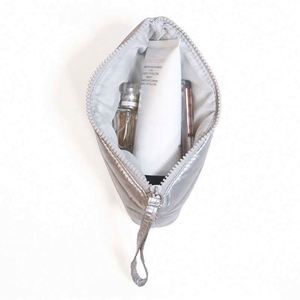 Pochette de maquillage personnalisée avec logo, en duvet de coton léger et moelleux, matelassée, pour l'hiver, pour les voyages - Product Image 3