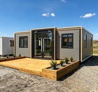 Maison modulaire préfabriquée moderne, revêtement gris foncé, finition noire, éclairage LED, façade en verre, mini-maison, ADU, maisonnette de jardin