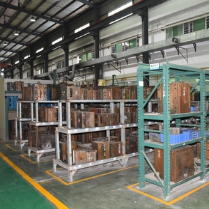 Fabricante de moldes de fundición a presión de aleación de zinc y aluminio personalizado para piezas automotrices, herramientas de hardware, fabricación de moldes - Product Image 5