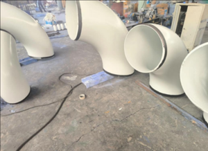 Codo de Brida de Acero al Carbono de Radio Corto Personalizado, 45 Grados, Superficie Lisa, para Aplicaciones de Tuberías de Alta Presión - Product Image 2