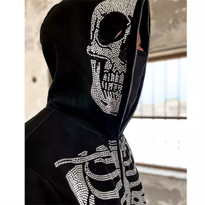 <span class=keywords><strong>Felpa</strong></span> <span class=keywords><strong>con</strong></span> <span class=keywords><strong>Cappuccio</strong></span> Streetwear Personalizzata <span class=keywords><strong>con</strong></span> Stampa Grafica e Strass, Zip Integrale <span class=keywords><strong>con</strong></span> Teschio per Uomo - Product Image 5